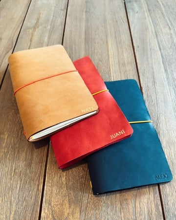 journal tamaño classic, colores camel, rojo y negro